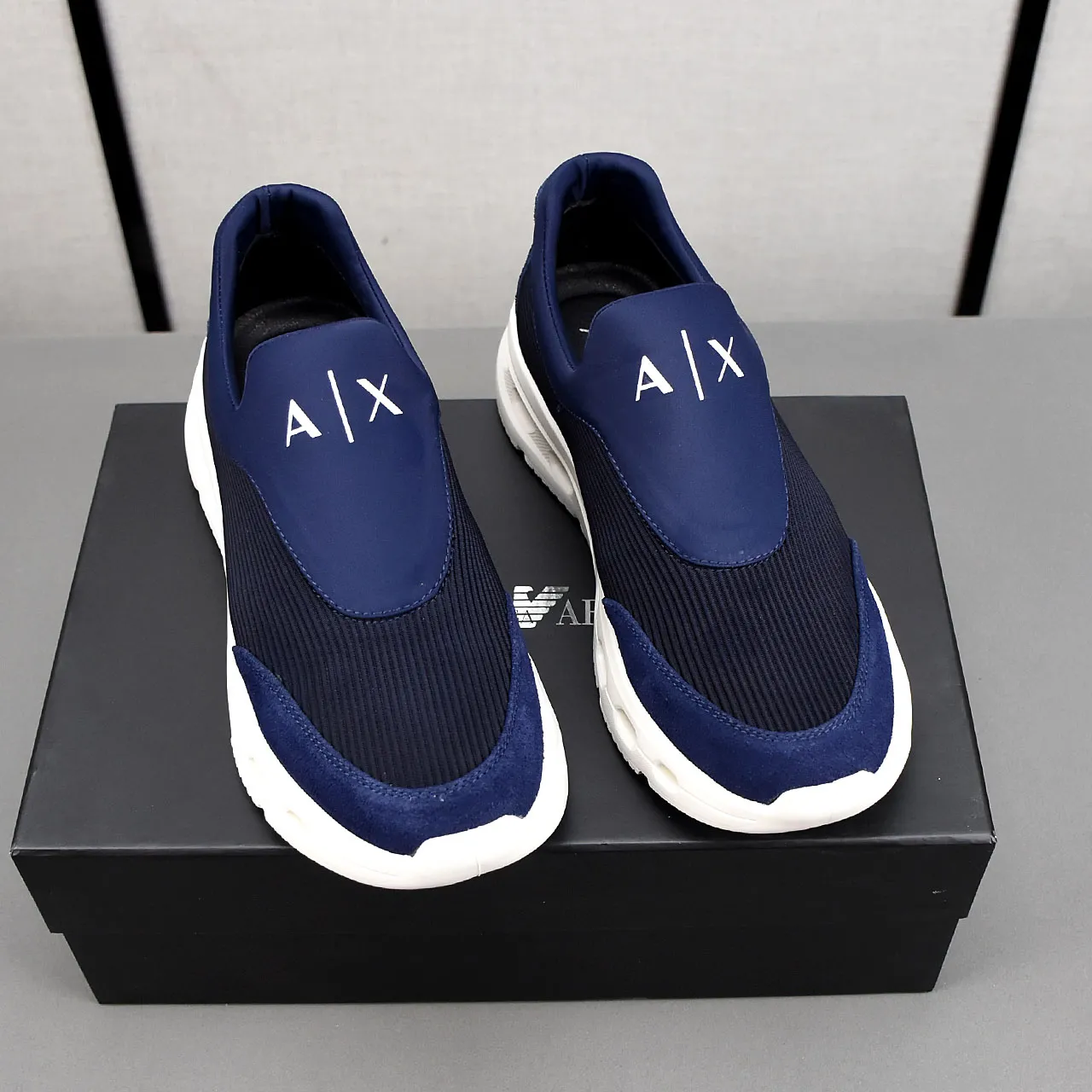 PP420🍒🍒🍒Armani's new 🆕low-top casual sneakers are made of breathable mesh and have brand signature details on the shoe collar to enhance style. Fashionable and versatile, it can complement any look. With a sophisticated design that is both dynamic and modern, this new must-have shoe adds a new dimension to Dior's legacy, displaying modern elegance. Men's shoes 38-44 45🉑️customized